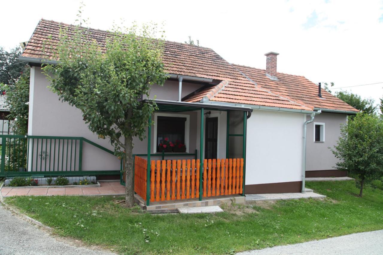 Holiday Home Maderka Strigova Exteriér fotografie